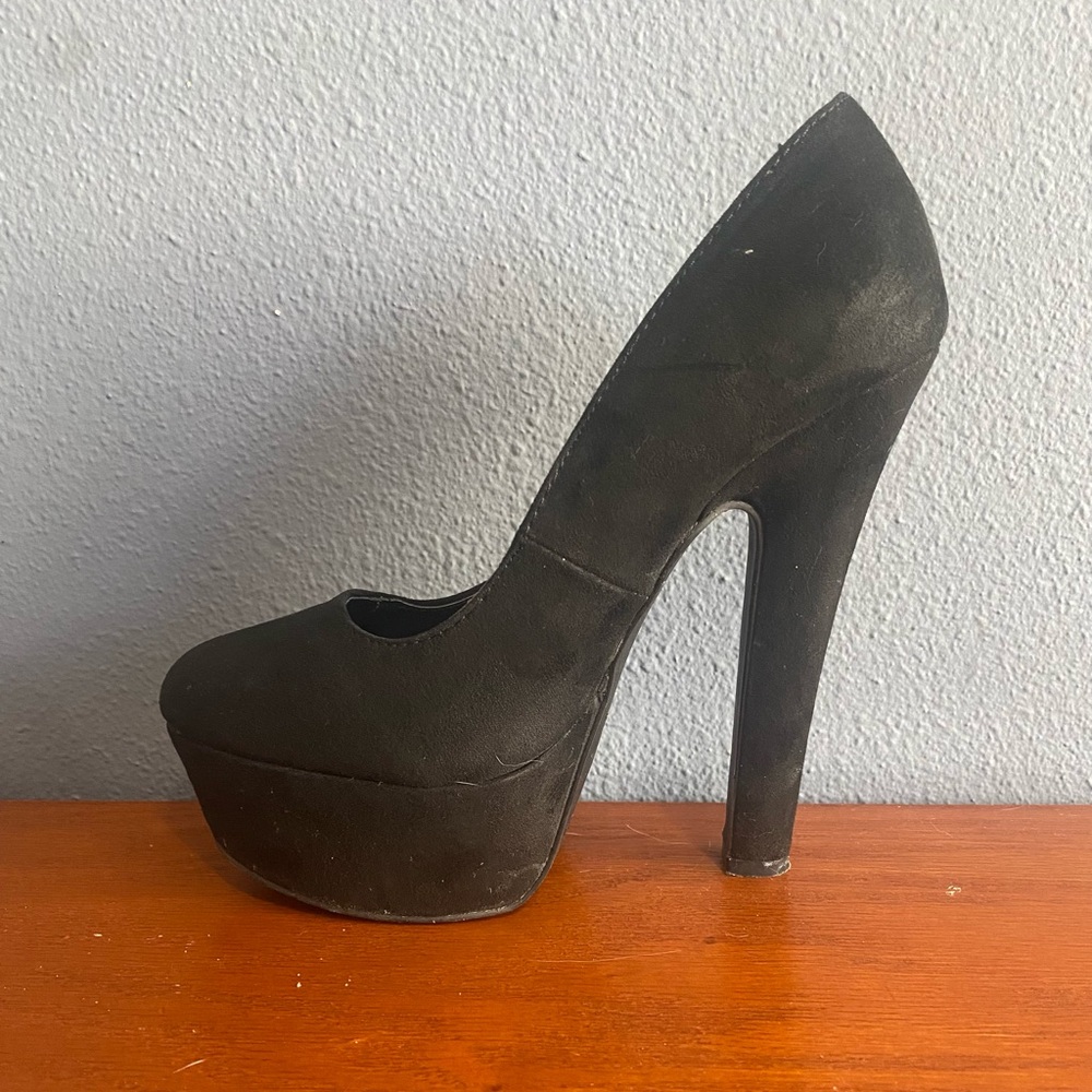 Charlotte Russe Suede Platform Pumps In Black Size 7 in good preowned condition